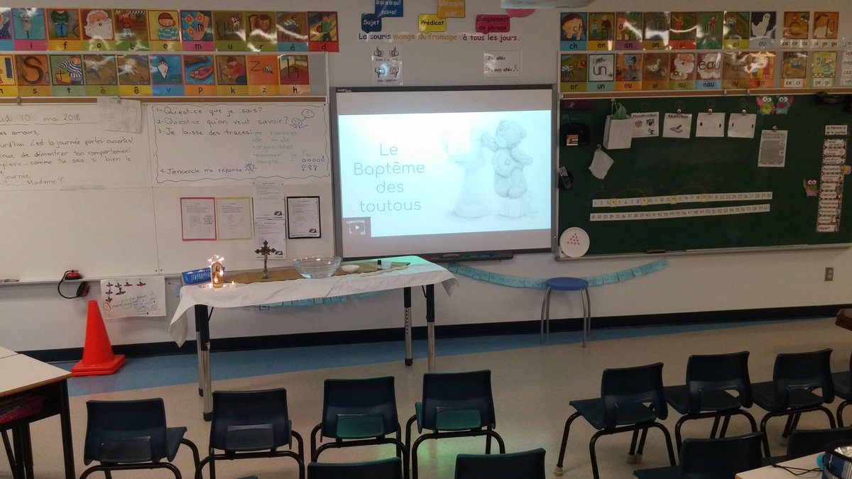 Mme_Liz's tweet photo. #transformation de la salle de #classe pour revivre le sacrement du #baptême. #teacherlife @EcoleBG @ecolecatholique https://t.co/8iGM5QXiw6