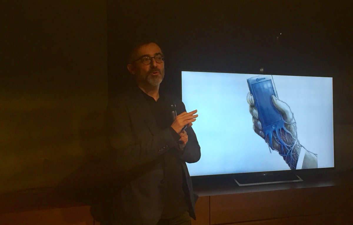 BadrinasLuis's tweet image. #Tecnopolítica con @antonigr crecimiento de la abundancia informativa #CETalks @Circuloecuestre @CommuInsurance gracias a @davidreyero73