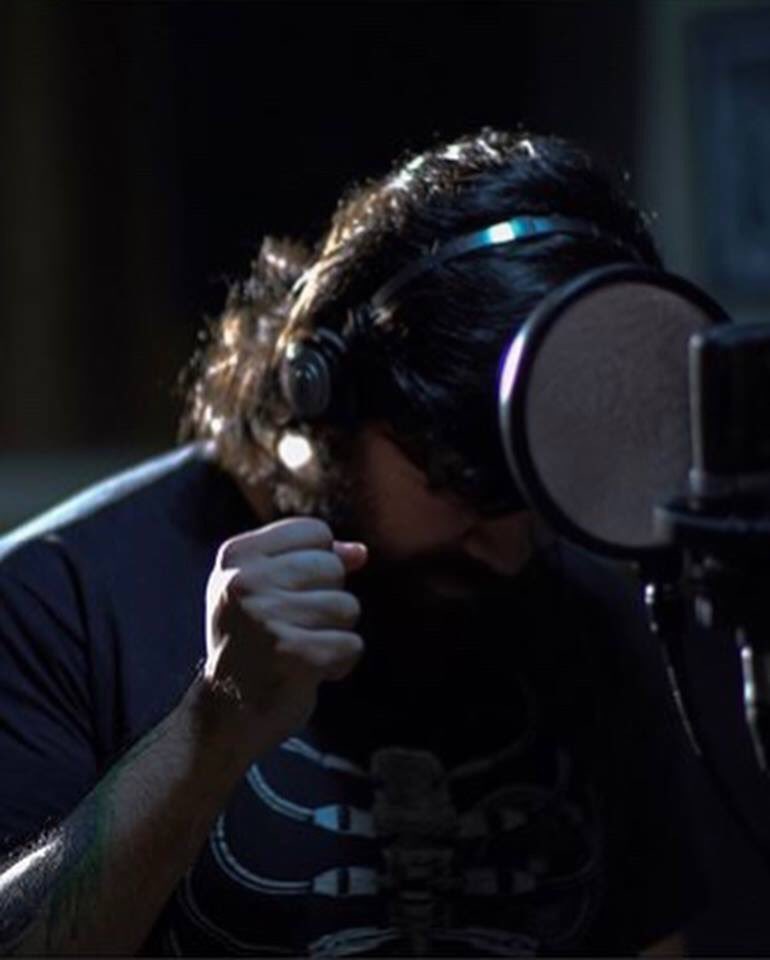 royalrage101's tweet photo. Friday we're back for more vocals! Stay tuned and follow us! Sexta voltamos para mais vocal! Fique ligado e siga nos aqui no twitter! #vocals #metalvocalist #musicianslife #studio #fridayfunday #royalrageband #royalrageofficial https://t.co/GDf3InX5ey