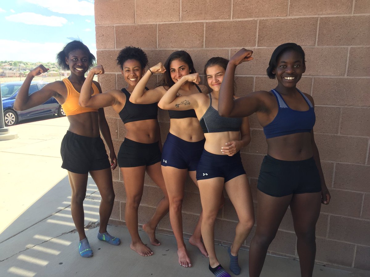 coachminipro's tweet photo. Ice bath check. They think they are strong. Let’s hope they run fast #statet&f. #lovemygis https://t.co/Zmh354xBdW
