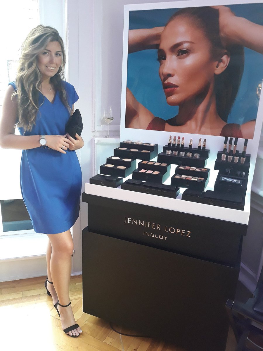 DunjaStyle's tweet photo. New Inglot makeup by JLo ❤
Naravno, paleta nude nijansi 😍😍
#JLOxINGLOT #HowToJLO #JLo
#HairStatement #latina #fashion #fashionblogger #fashiondesigner #jewelrydesigner #dunjastyle @JLo @Inglot https://t.co/Qr9OVnralL