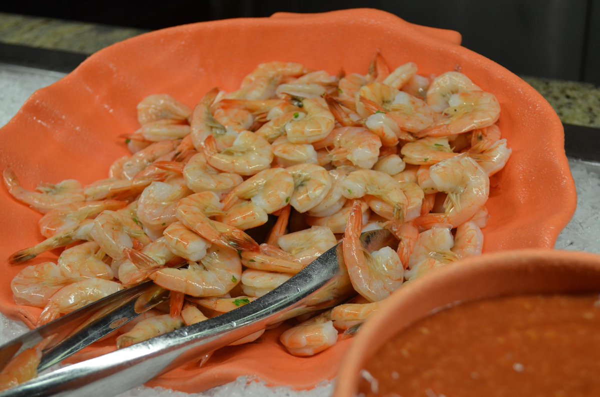 CaesarsAC's tweet photo. We can't think of a better way to celebrate #NationalShrimpDay than with all you can eat shrimp at #PalaceCourtBuffetAC! #MyCaesars #ACBuffet https://t.co/WZiT3Mj3m2