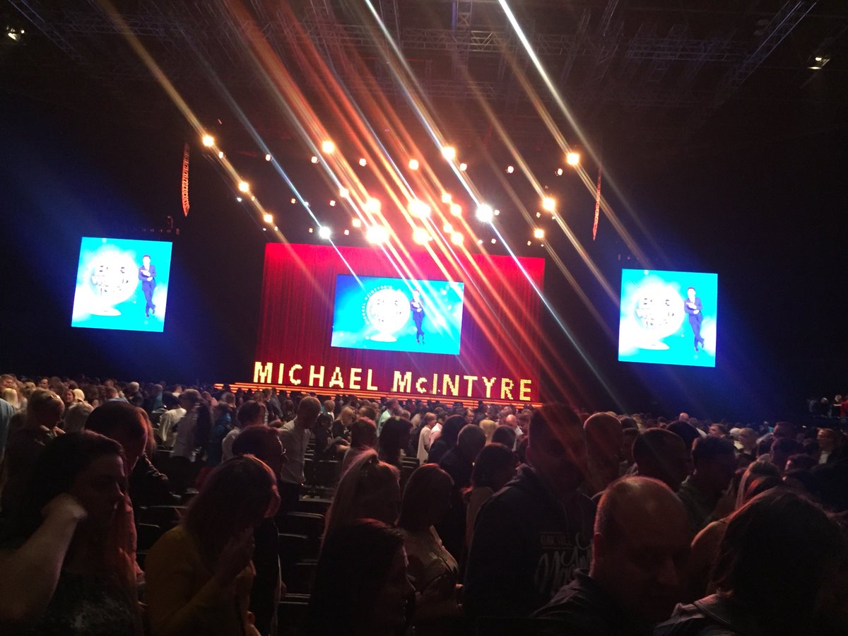 StellaAndreou's tweet photo. Michael McIntyre with @LitsaCosma  was hilarious. Thanks Litsaki😘 #michaelmcintyre https://t.co/VhRaYWCetG
