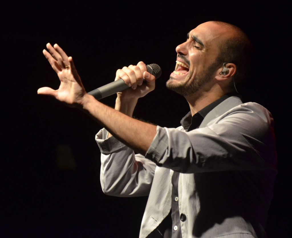 Vale975's tweet photo. Queremos ser los primeros en saludar a @AbelPintos para su cumpleaños, por eso el primer tema del viernes será de él...
¿Cuál querés?
RT → Una razón.
MG → Cómo te extraño.
¡A votar!
#YoEscuchoVale975 https://t.co/pMbih69fLK