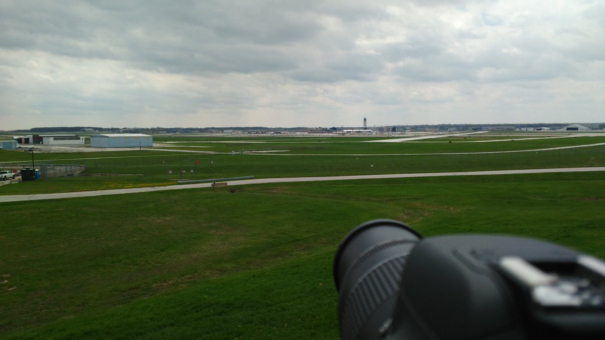 DELTA212x's tweet photo. Getting B-roll at general Mitchell international airport. https://t.co/SWCEg3C0Gw