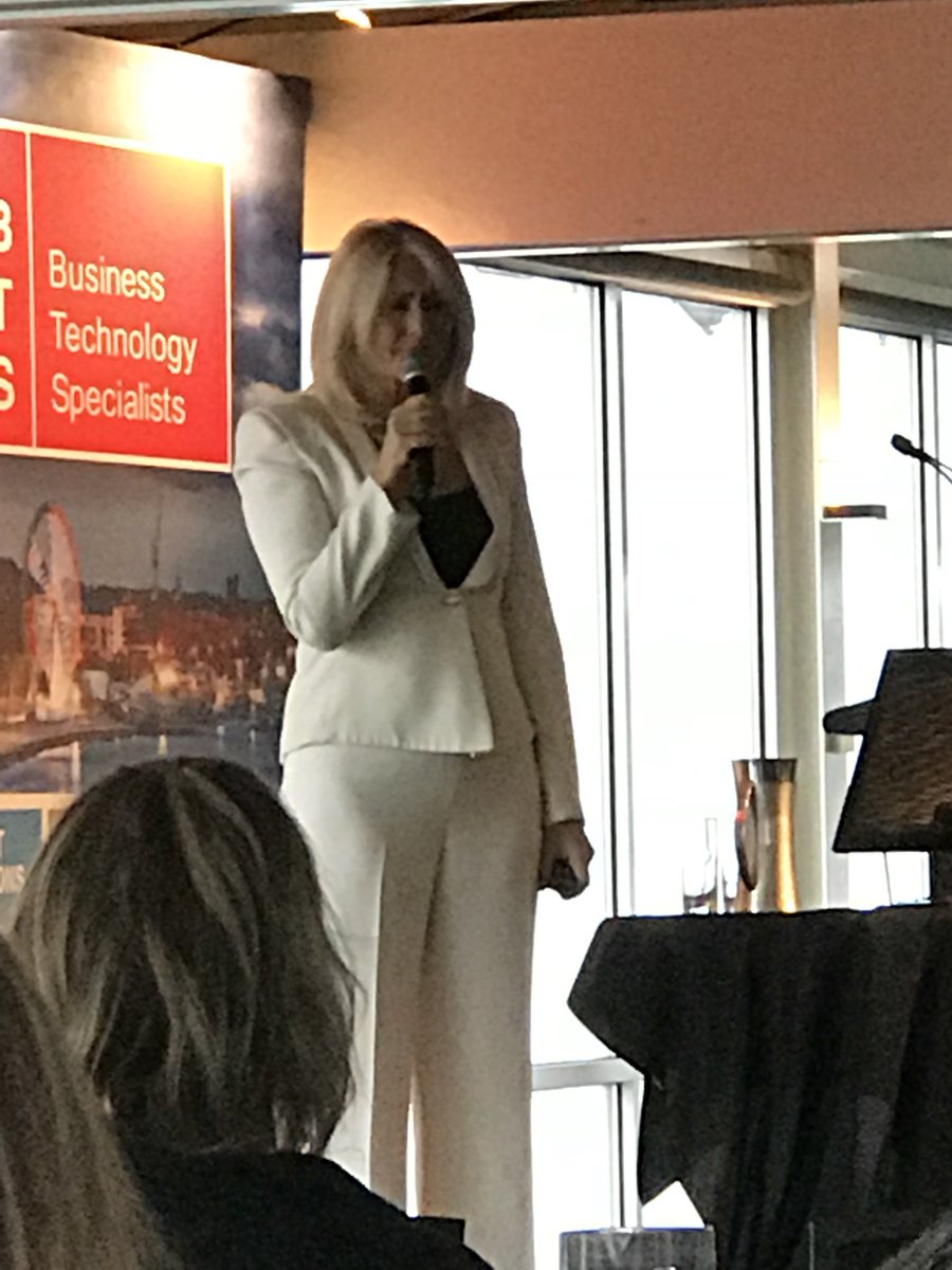 MaraMcDonald8's tweet photo. @TraceySpicer Talks #domesticviolence, inequality of the sexes. “So important to talk about the issues. When we talk about it we can do something about it” Each person can do something small #adminbreaky @GiveGeelong https://t.co/sxDhHuo3Jk