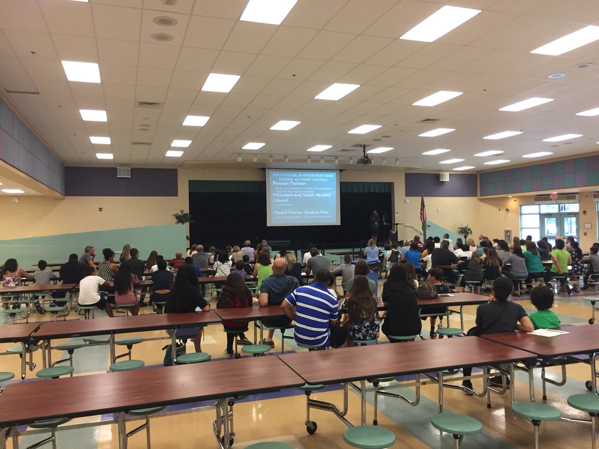 ECMS_Mr_Wheeler's tweet photo. Great turnout for our Pre-IT orientation tonight! #ECMSROCKS https://t.co/Lbguskuwas