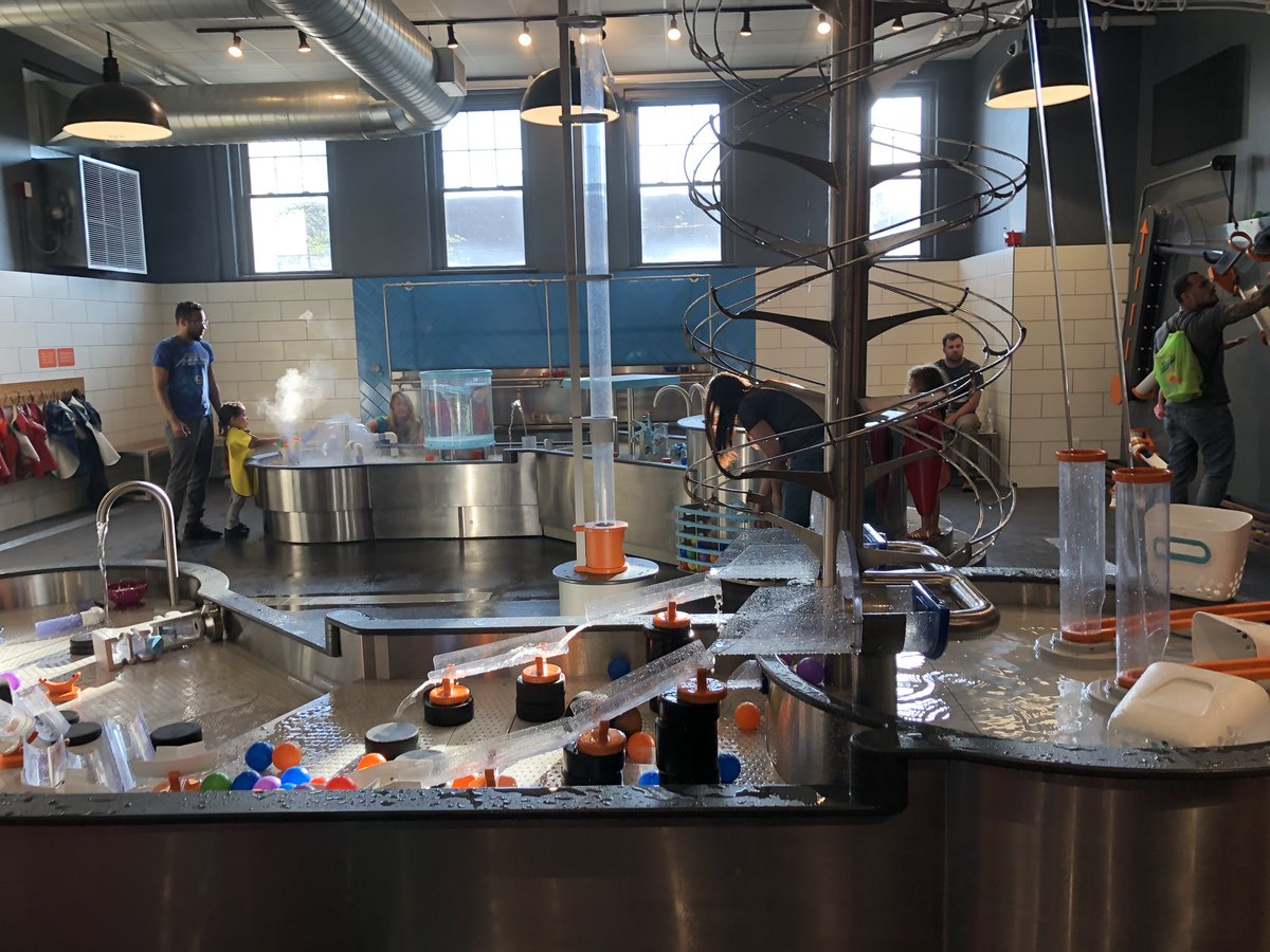 CmsdKaren's tweet photo. Awesome venue for an awesome event- welcome CMSD PreK-K registration night #CMSDECE @CLEMetroSchools @CMSD_BLUE https://t.co/TUdtNidSaC