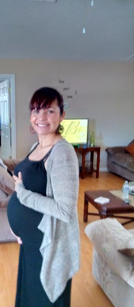 L0VE1ST88's tweet photo. Pregnancy with Twins are a blessing. 18weeks #loveoven #pregnant #BUMP #mommasboys #momma #blessing #Twinz https://t.co/st3dLDfxRE