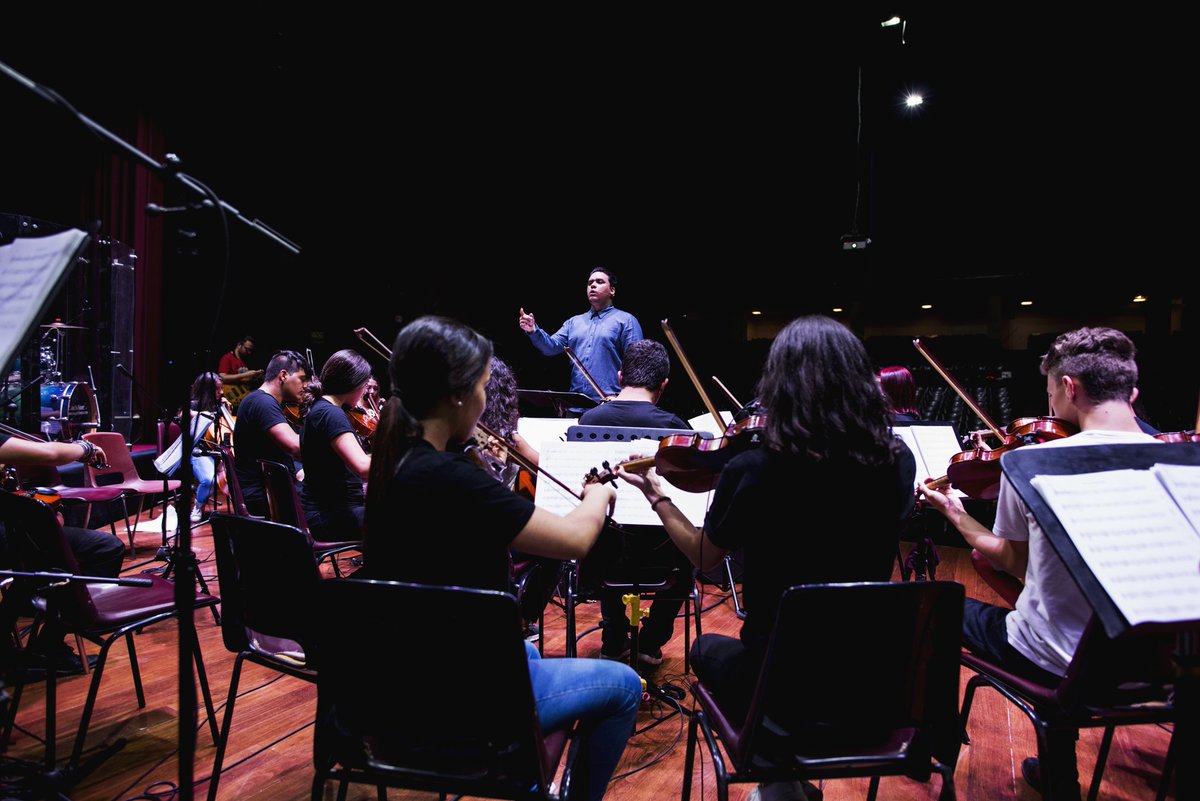 PasionyCorazon_'s tweet photo. #SoundCheck #RockALoPaisaFilarmonico 2018
@PasionyCorazon_ @FilarSantu
Director: @TottoVasquez
@TeatroPabloT https://t.co/xlFKfkxDio