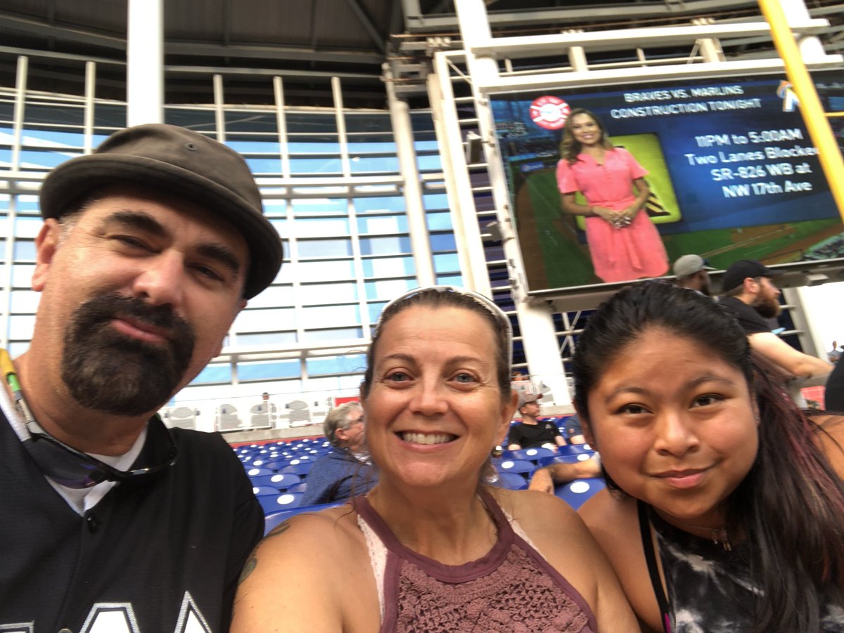 RandomJuggler's tweet photo. #JuntosMiami stop the skid #morefuntowin @Marlins #justgettinstarted https://t.co/zVy8ZPbOc7