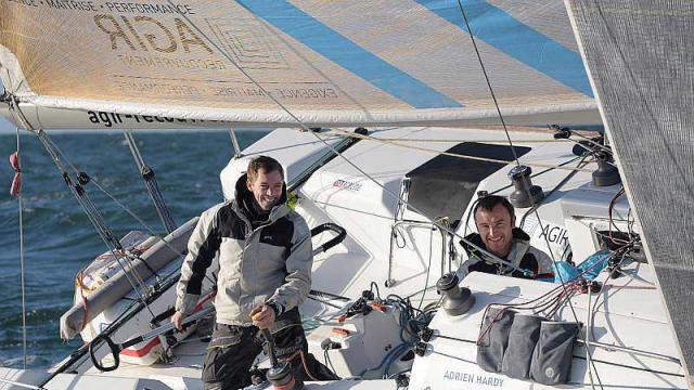 #TransatAg2r Suivez l'arrivée d'Adrien Hardy et Thomas Ruyant (Agir Recouvrement) en direct ! ouest-france.fr/sport/voile/tr…