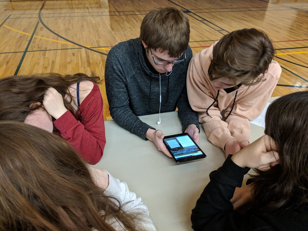 #MCF3M et #MCR3U | Une activité interactive et engageante pour les cours de mathématiques! Les élèves d'@Xavier_Sarnia ont collaboré ensemble afin de résoudre des problèmes en intégrant la technologie! @CscProvidence @GmcLussierP @Nisrinezaidan