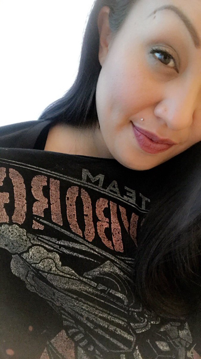 VanessaBorquez's tweet photo. I’ve had this shirt since 2015.. time for a new one! ♥️♥️♥️ #TeamCyborg #CyborgNation #wmma #goodness @criscyborg @pinkbeltfitness @WMMAJamLive #InvictaFC11 https://t.co/HPwzNixnao