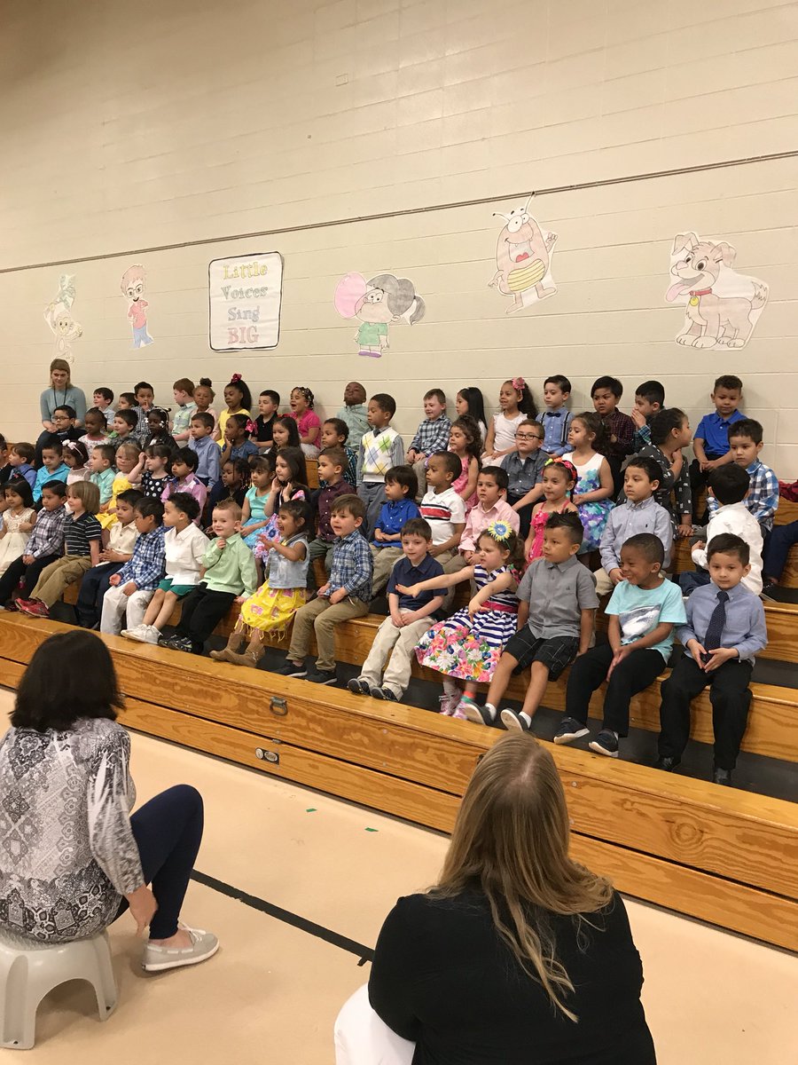mauersmoments's tweet photo. “Little Voices Sing Big” is happening now!  Go, pre-k!  #d56achieves https://t.co/8TqhQN8igL