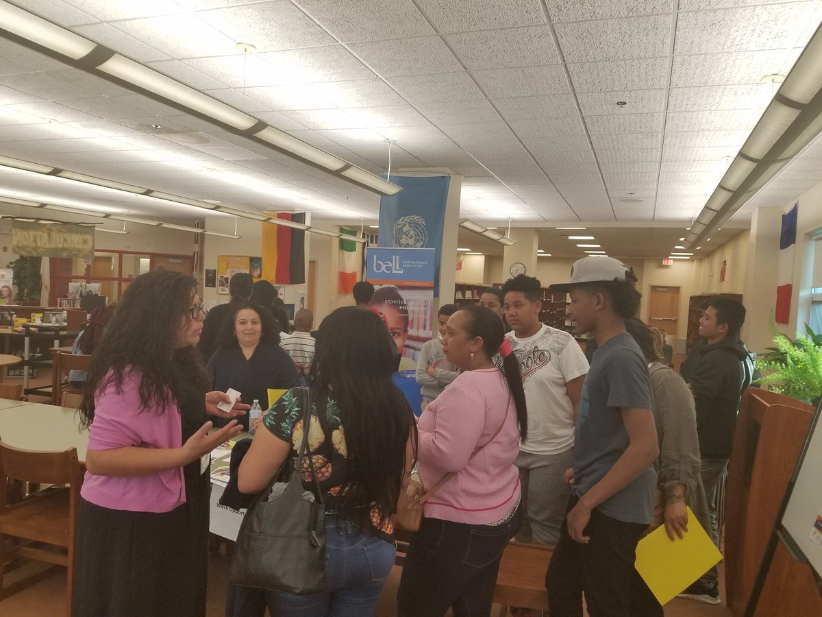 simonamelanie1's tweet image. Great family night in collaboration with FACE #multiplepathways for all @vfer11 @jpichardo10 @pvdschools @RIDeptEd @MyPASA @experienceBELL @gen_teach @GreaterProvYMCA @BGCSac
