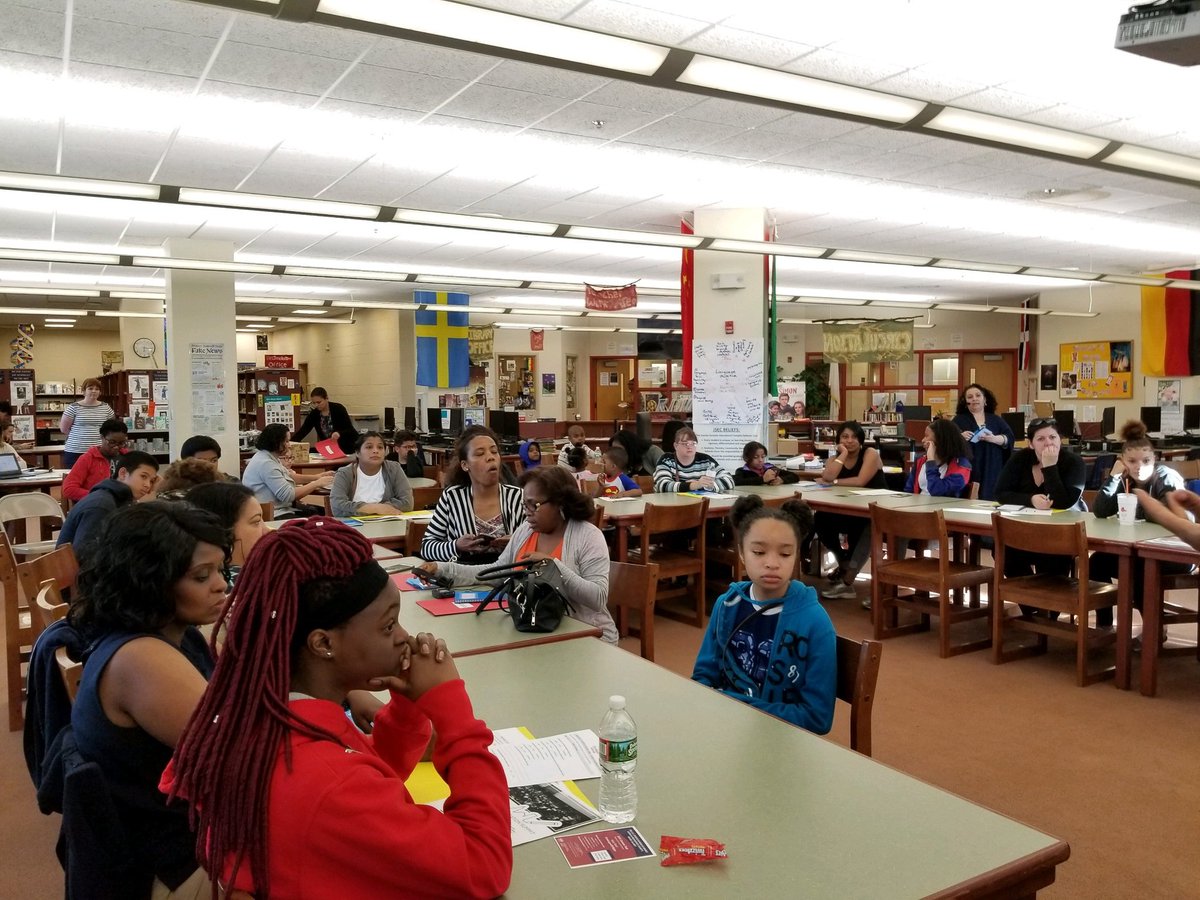 simonamelanie1's tweet image. Great family night in collaboration with FACE #multiplepathways for all @vfer11 @jpichardo10 @pvdschools @RIDeptEd @MyPASA @experienceBELL @gen_teach @GreaterProvYMCA @BGCSac