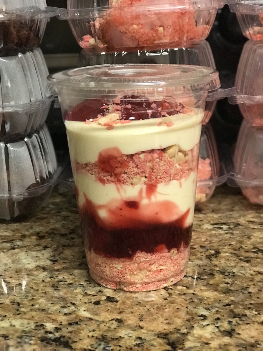 SariahDenaye's tweet photo. Hey my name is Sariah and i am a 17 y/o business owner I make desserts. A simple retweet can help me grow my business DM ME!! THANKS 🙏🏽 https://t.co/lxNT9KS7D0