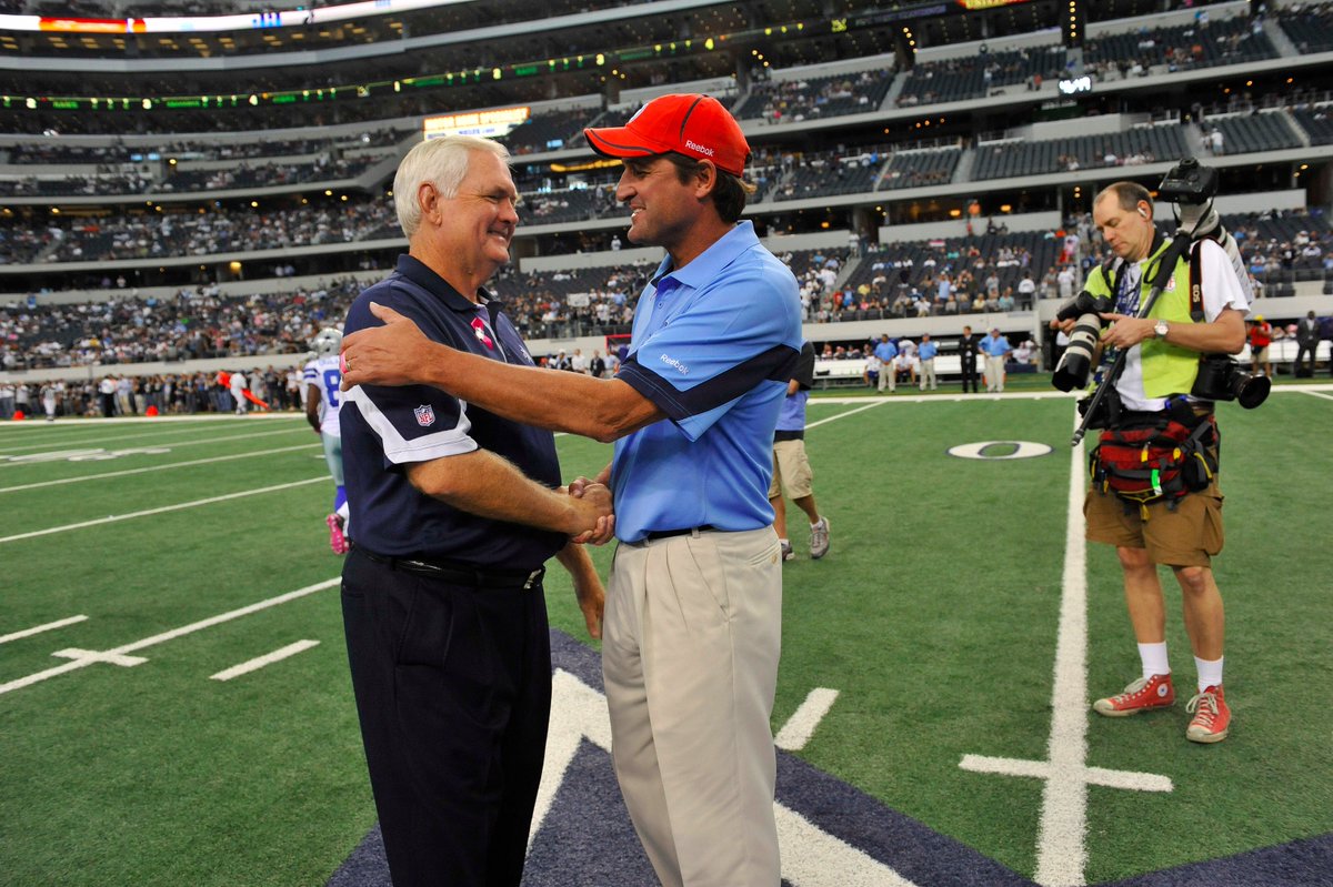 chuckcecil26's tweet photo. Throwback Thursday. Having a laugh with @NFL coach, author and overall good dude @sonofbum @RamsNFL Wade Phillips. 🤙🏼 See ya at the beach. Two #DefensiveCoaches #oldguysrule #tradition #nofear https://t.co/Prd27qNzxq
