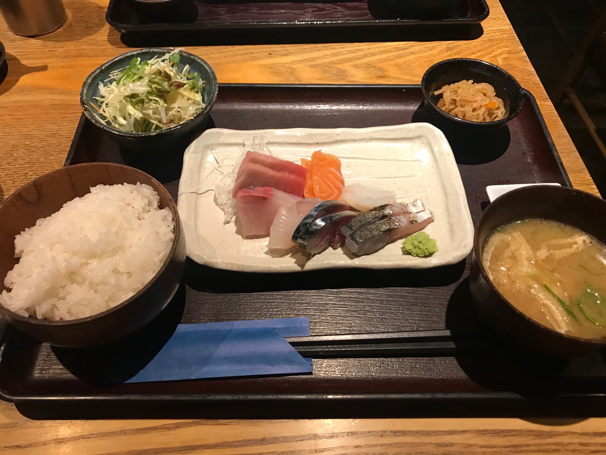 Gzl コイチ 虎ノ門ランチ最強の一角 たけとら はゆめぴりかを使ったお米がめちゃくちゃ美味しい和食屋さん 米をおかずに米が食える をぜひ体験してほしい 人気の刺身定食は12時には売り切れるので早めに並ぶのが吉です T Co 97xbxtu7b6