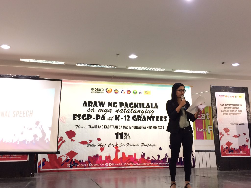 dswdfo3's tweet photo. Ms. Erishel P. Quintanilla, ESGP-PA, naging emosyonal sa pagbabagi ng kanyang kwento ng tagumpay.
@dswdserves @pantawidpamilya #DSWDMayMalasakit #DSWDParaSaNakararami #ArawNgPagkilala #DSWDFO3 https://t.co/c7hYCy9G5g