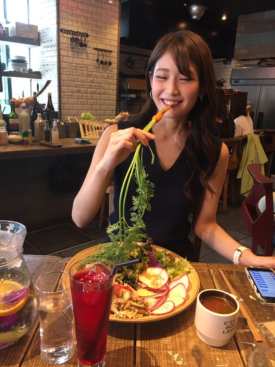 sumiresour's tweet photo. サトミマネとランチ〜(*`･ω･´)！！

「サワちゃん🥕似合いそうだから……」って言って🥕くれたの面白かった！笑

今月も頑張ろう〜(*´꒳`*) https://t.co/UPfJnOEeJq