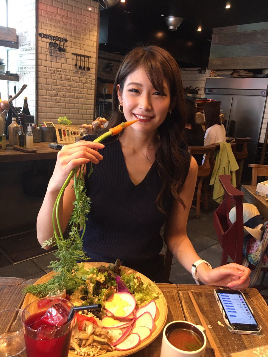 sumiresour's tweet photo. サトミマネとランチ〜(*`･ω･´)！！

「サワちゃん🥕似合いそうだから……」って言って🥕くれたの面白かった！笑

今月も頑張ろう〜(*´꒳`*) https://t.co/UPfJnOEeJq
