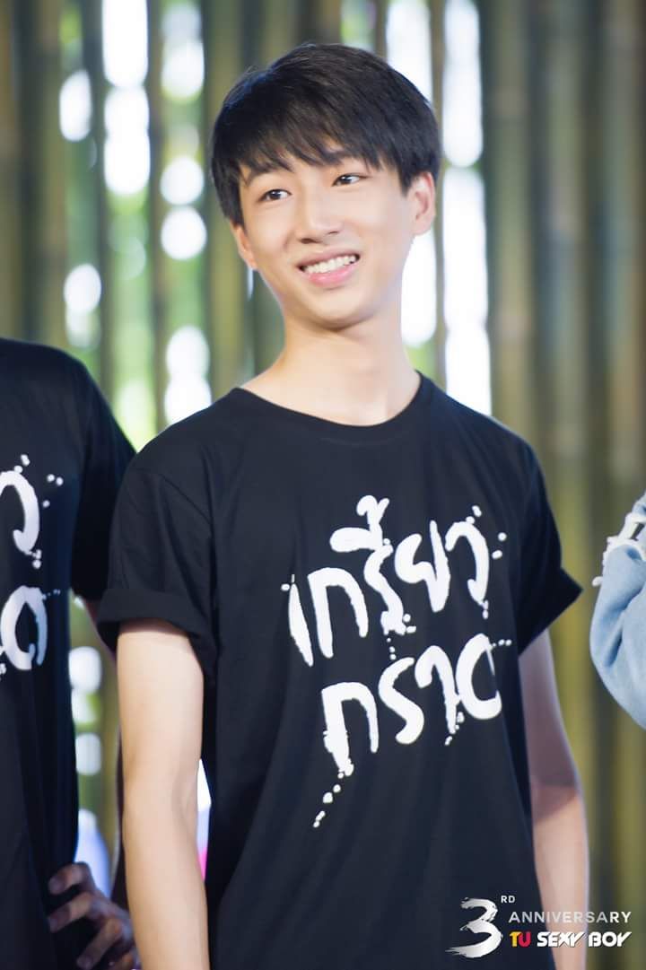 With_Nineksnine's tweet photo. ยิ้มของเธอมันช่างหวาน เธอยิ้มให้กันเเบบนั้นหมายความว่าไง❤ #nineksnine #withnineksnine #withearthnine
#TUSexyboy cr.FB:TUSexyboy https://t.co/3luDcbkyRz