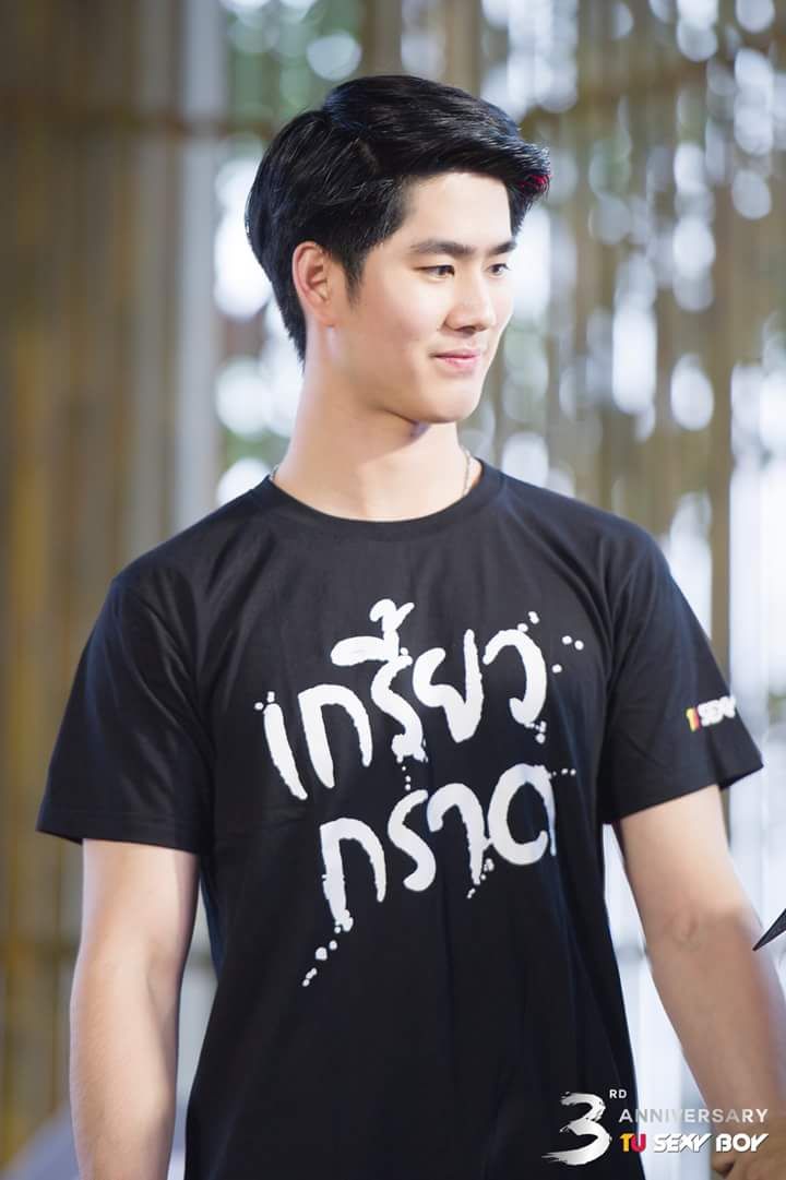 With_Earthh's tweet photo. หนังสือก็ต้องอ่าน งานก็ต้องทำ สู้ๆนะ #earthdyy #withearthh #withearthnine
#TUSexyboy cr.FB:TUSexyboy https://t.co/UMcUxfAtyO