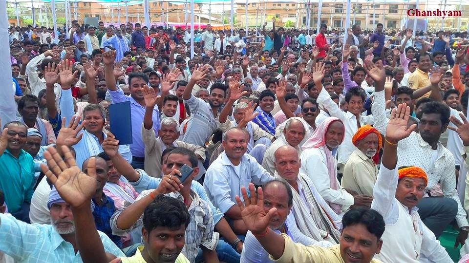AnupamkPandey's tweet photo. मिथिला में प्रधानमंत्री मोदी : रंगभूमी मैदान "हॉउसफुल" : भारतीय प्रधानमंत्री श्री @narendramodi जी को सुनने के लिए अपार संख्या में जनमानस की उपस्थिति https://t.co/pLBq0oFW6m #ModiInNepal #ModiInJanakpurDham @VPSecretariat @CMOfficeUP @MahendraShmmg https://t.co/MGj0bOSefH