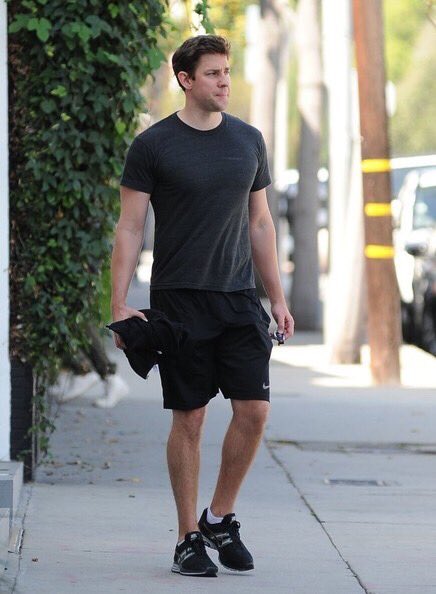 TheSkinnyGay's tweet photo. John Krasinski is a dad, and that’s a fact, and fact’s are fact’s. https://t.co/sSvWjUEBC2