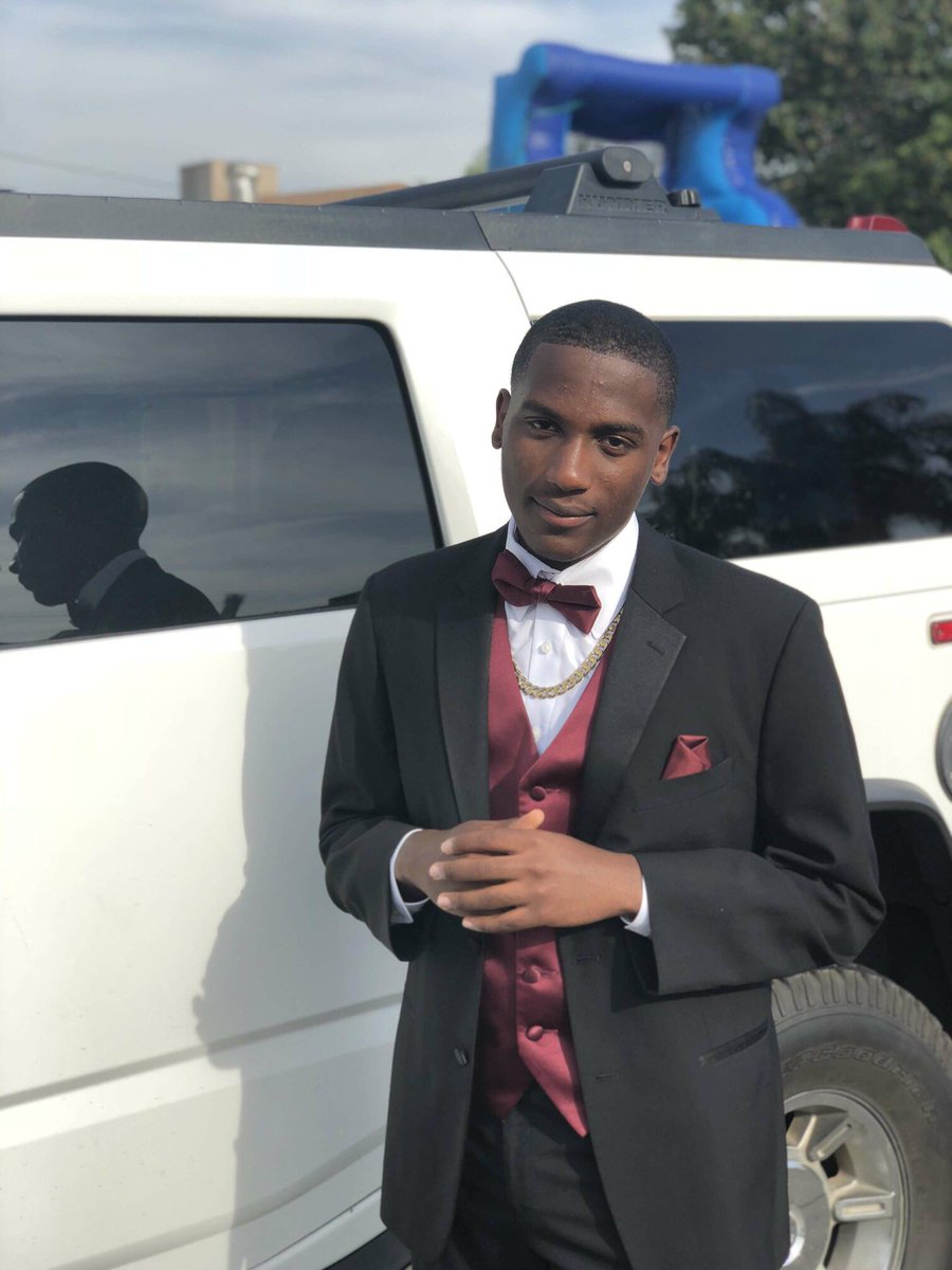 Dickgamestupidd's tweet photo. Prom 2k18 🤑 https://t.co/J7fTv7dKtA