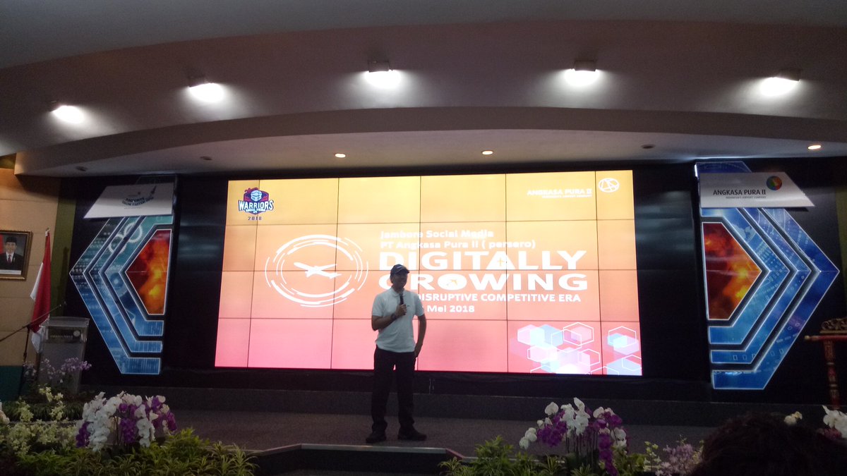 KSO_HLP's tweet photo. Jamboree Social Media Angkasa Pura II dengan tema "Digitally Growing in the Dispruptive Competitive  Era" tahun 2018 telah dibuka oleh Direktur Utama AP II @mawaluddin
#AP2warriors
#DigitallyGrowing 
#DigitallyReadyEnterprise https://t.co/1oZh4v2hdd