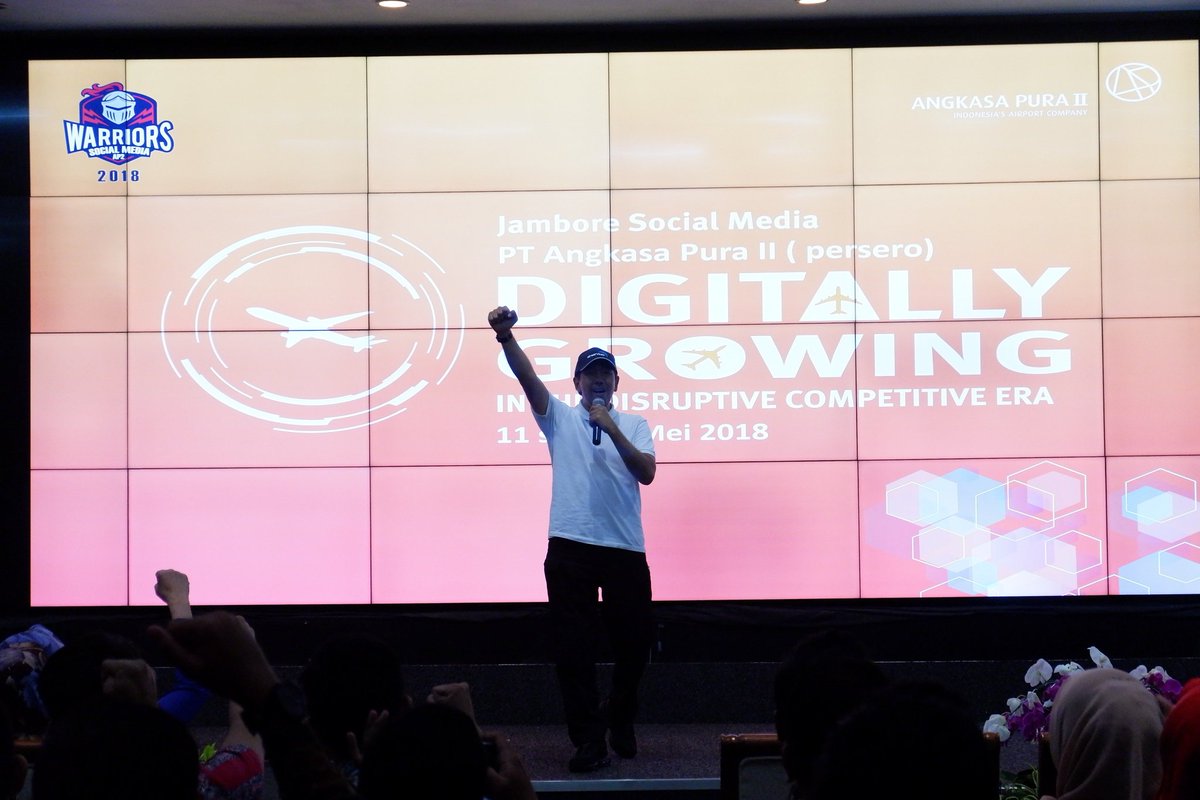 KSO_HLP's tweet photo. Jamboree Social Media Angkasa Pura II dengan tema "Digitally Growing in the Dispruptive Competitive  Era" tahun 2018 telah dibuka oleh Direktur Utama AP II @mawaluddin
#AP2warriors
#DigitallyGrowing 
#DigitallyReadyEnterprise https://t.co/1oZh4v2hdd