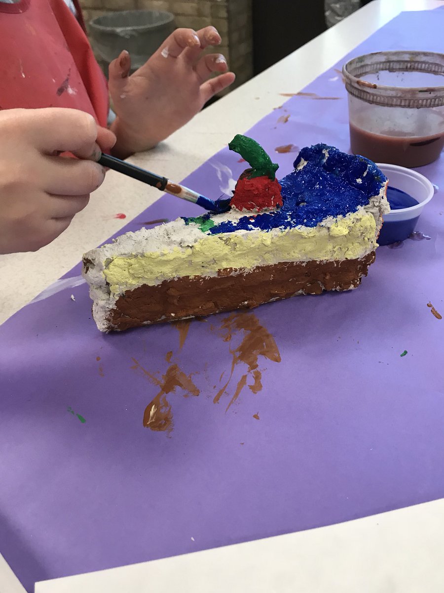 sara__cury's tweet photo. 3rd grade working through the #designprocess to create Wayne Thiebaud inspired cake slices! @Activaproducts #celluclay #artsed #woschool https://t.co/Mcb75lH08Q