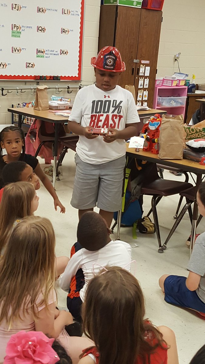 Sandra_Fortune1's tweet photo. With Steamypalooza/Career Day coming up...I gave my students a homework assignment and they did presentations and brought in props!👩🚒👨🎨👩🏫👩🌾👨✈️👩🚀👨🔬
#LetTheLearningContinue
@bakerelembears
#journeytoAwe https://t.co/SUYbxesBNh