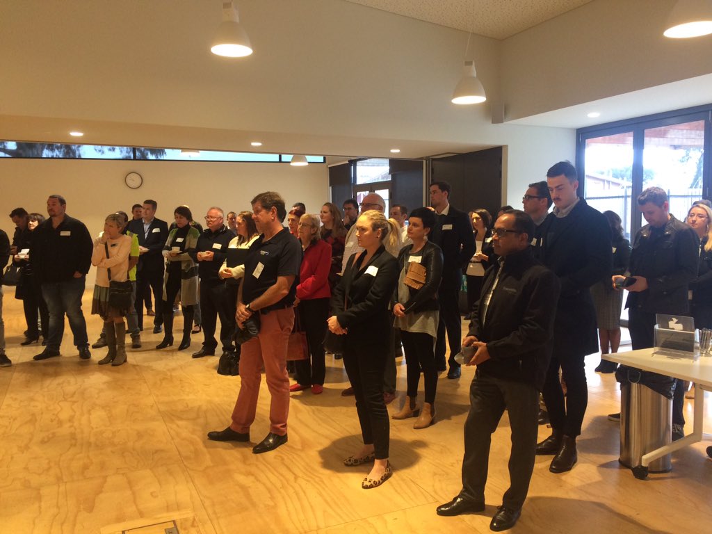 Localised tweet media