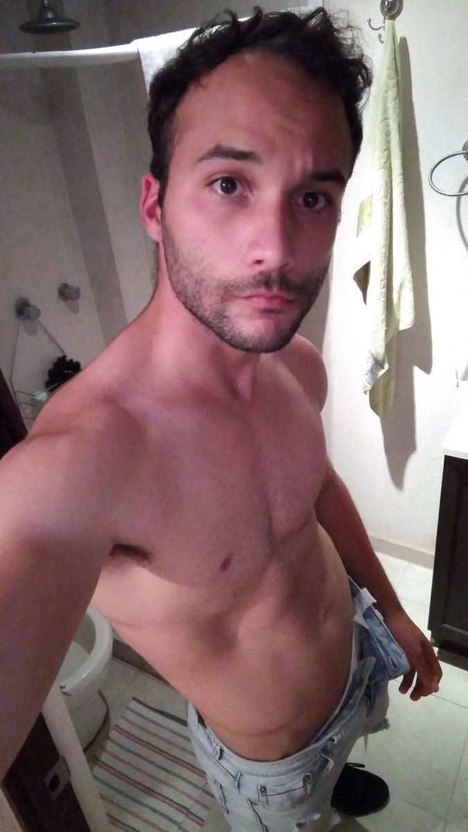 OscarNoguera's tweet photo. Los voy a extrañar muchooo #ElClubMx gracias por tanto a todos los que fueron e hicieron que esto fuera posible , aún hay boletos! Corran!! #Teatro #Actor #Cine #Tv #Film #body #abs #fun #love #Venezuela #Mexico #MexicoCity #CDMX https://t.co/WfEWwQeU8b