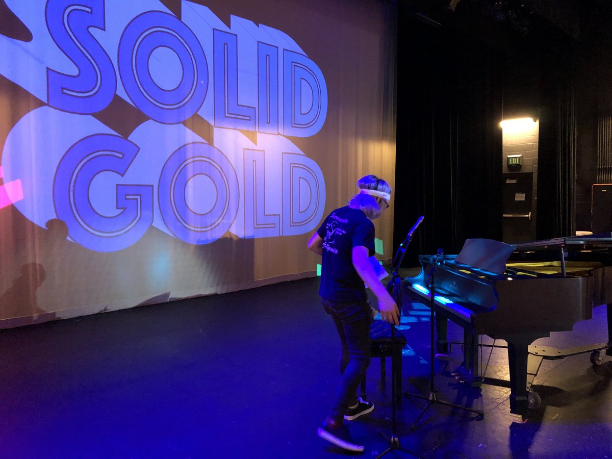 ProfAmyEdwards's tweet photo. Final touches for tonight’s #student #showcase #SOLID_GOLD @OxnardCollege for @realOCLIVE...starts at 6...you still have time to get here! https://t.co/ndhp6OLW7y