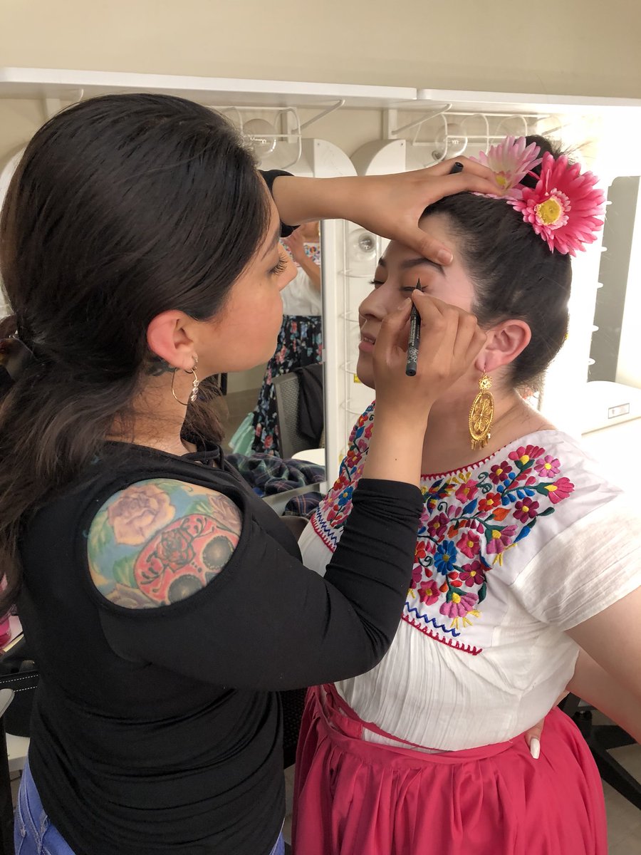 ProfAmyEdwards's tweet photo. Final touches for tonight’s #student #showcase #SOLID_GOLD @OxnardCollege for @realOCLIVE...starts at 6...you still have time to get here! https://t.co/ndhp6OLW7y