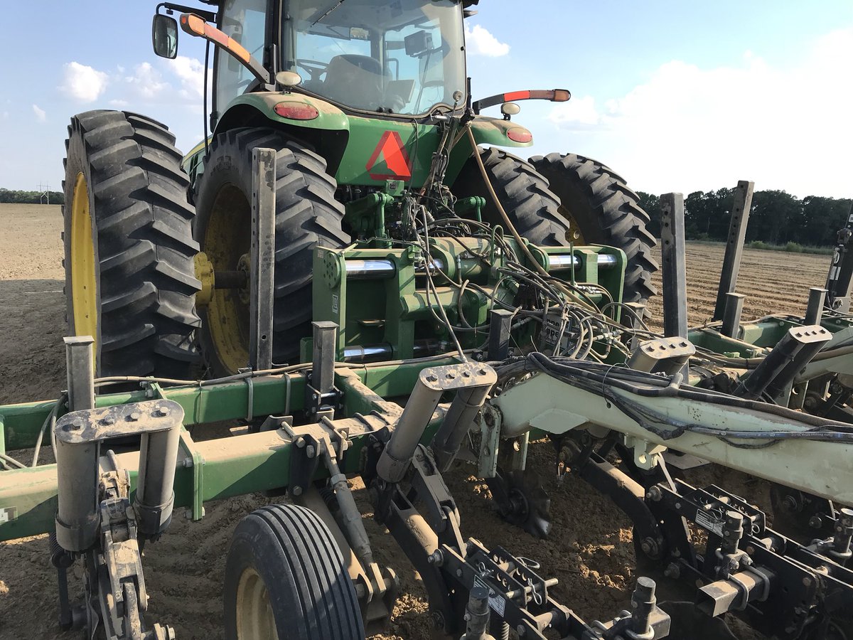 kyle_frazier00's tweet photo. Precisely installing peanuts today with @LAFORGESystems DynaTrac Ultima Implement Guidance Hitch and @JohnDeere Active Implement Guidance  #Plant18 #implementguidance #guidetheway https://t.co/LR6BULvXCs
