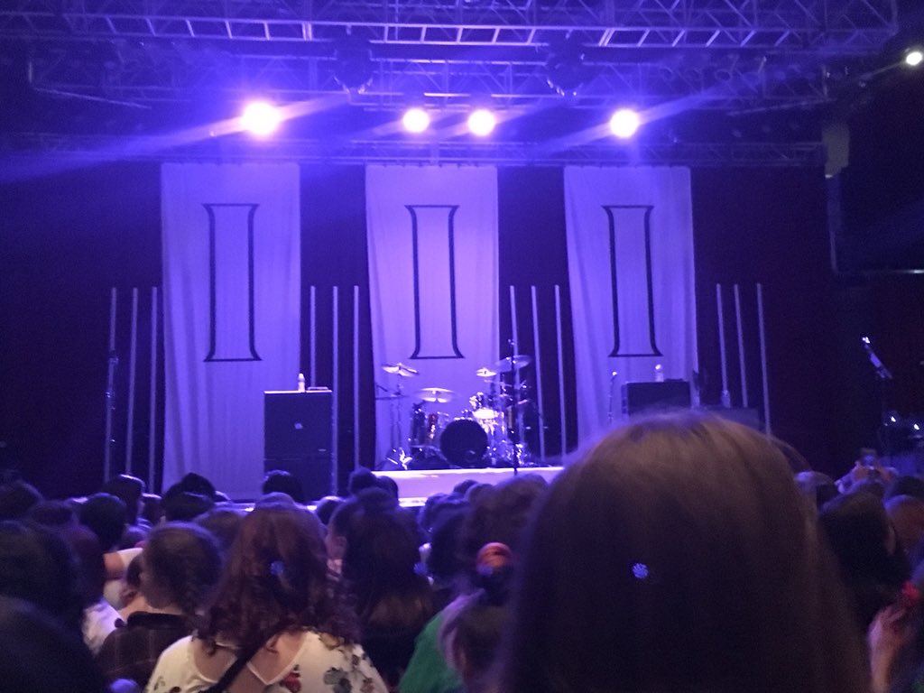 sunshinechood's tweet image. one month since i’ve seen my boys☺️ #5sos3silverspring