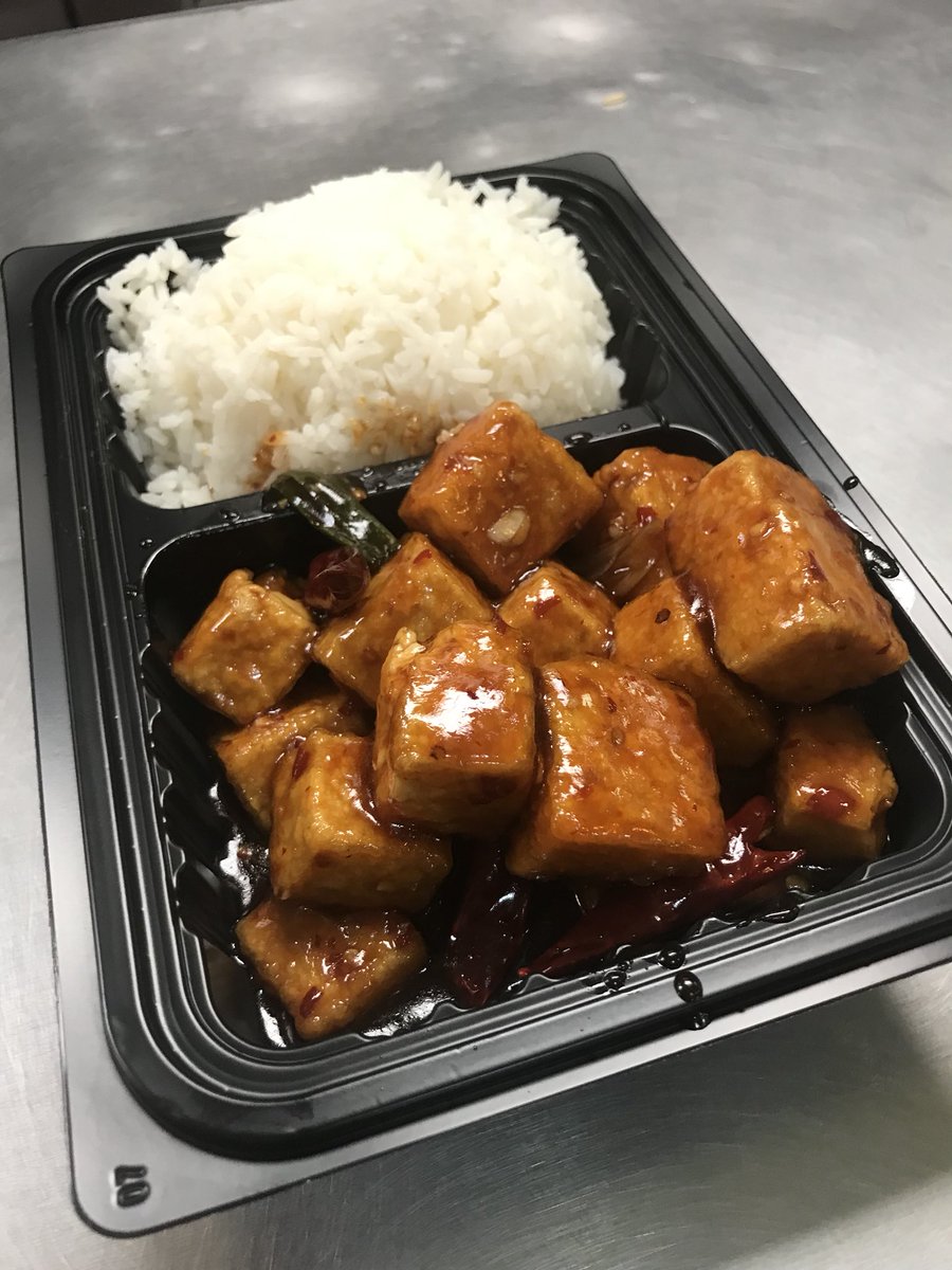 flamingwok's tweet photo. Feliz Dia De Las Madres come celebrate with your mom, and order a General with a twist!🌶 https://t.co/SykuW4SUxa