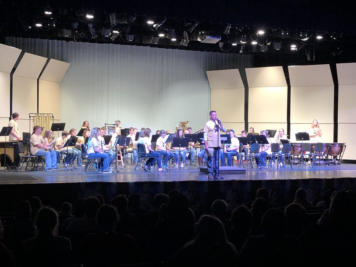 mjteeeee's tweet image. I can’t believe it was free admission to this concert! #FunMusic #ReedsburgPride and student conductor @lrapisarda26