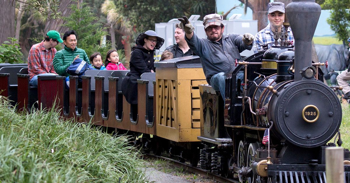 sfzoo's tweet photo. Who is heading to #SFZoo this weekend to take a ride on the #LittlePuffer? 🙋🏽‍♀️🙋🏽‍♂️ (📸: Marianne Hale) https://t.co/NMnHmkDHAI