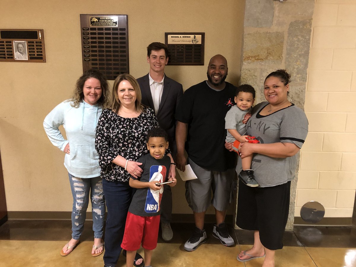 BataviaBBBall's tweet photo. Congrats to Blake Carlson on being this years recipient on the Michael Newman Scholarship presented by the Loftus family. Congrats Blake! https://t.co/HpUYcEogr1