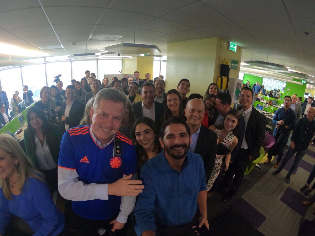 Paolasantosn's tweet image. Un día de orgullo por trabajar en la mejor empresa #proudtobeSAP por trabajar con las personas más espectaculares #SAPmimejorlugar y tener los lideres más lindos #lifestSAP thank you @StefanRies66