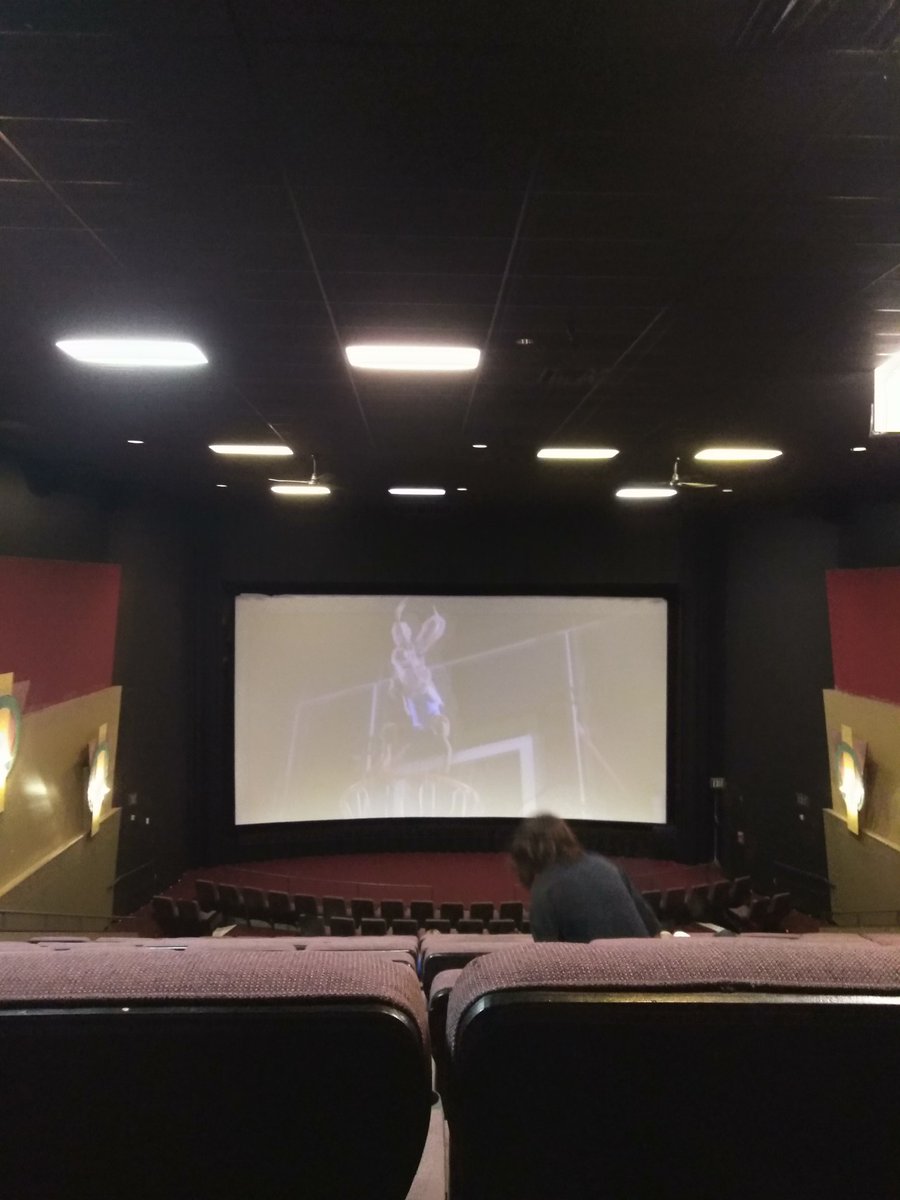 KrisEmbers's tweet image. This theater is so brightly lit..! #wtfAMC