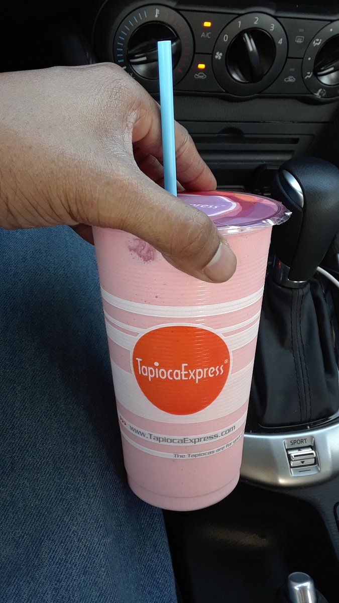 delphin714's tweet photo. It was a long day at work... I deserve this treat to myself.
#tapiocaexpress #boba #snowbubble #strawberrysnowbubble #irvine #socal https://t.co/DqMcdBeOnV