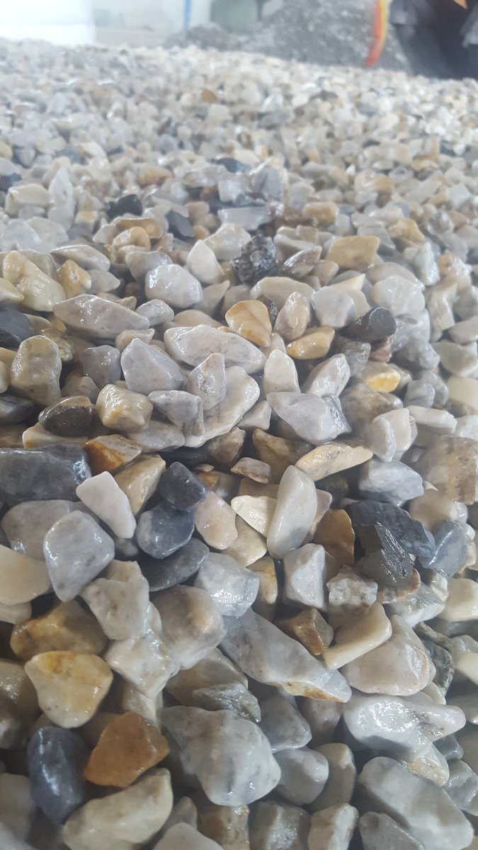 #AsemVilla. Явган замын хажуугийн зурвас хэсэгт өнгөлсөн хайрга хийлээ. #pebblestone #khangainchuluu
 Холбоо барих: 88008365